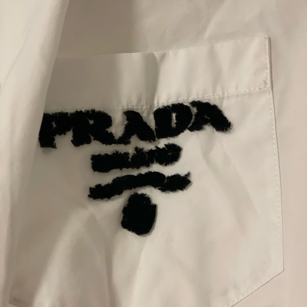 Prada White Cropped Button-Up Shirt with Logo Embroidery - Picture 2 of 7
